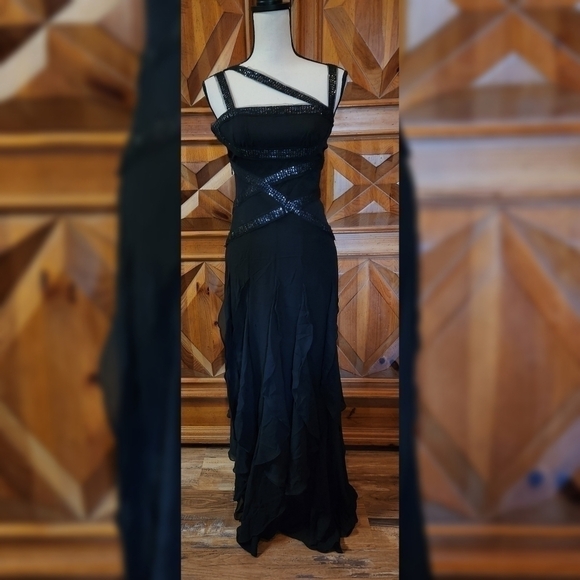 BCBGMaxAzria Dresses & Skirts - BCBGMAXAZARIA Black Dress Sz 4